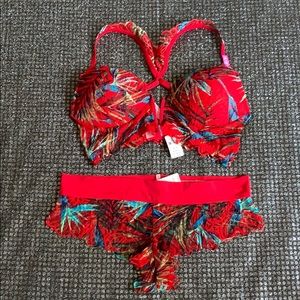 PINK Victoria’s Secret/ Date Push-up Bra Set